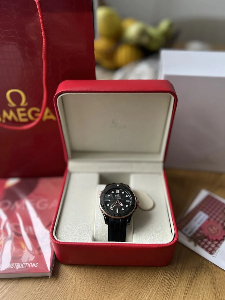 Omega Seamaster Diver 300M Rose Gold and Black 42 mm Rubber Strap — снимка 2