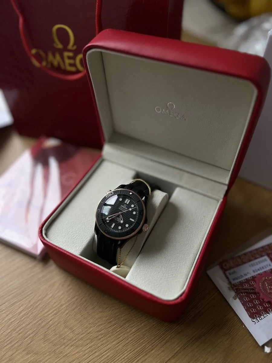 Omega Seamaster Diver 300M Rose Gold and Black 42 mm Rubber Strap — снимка 3