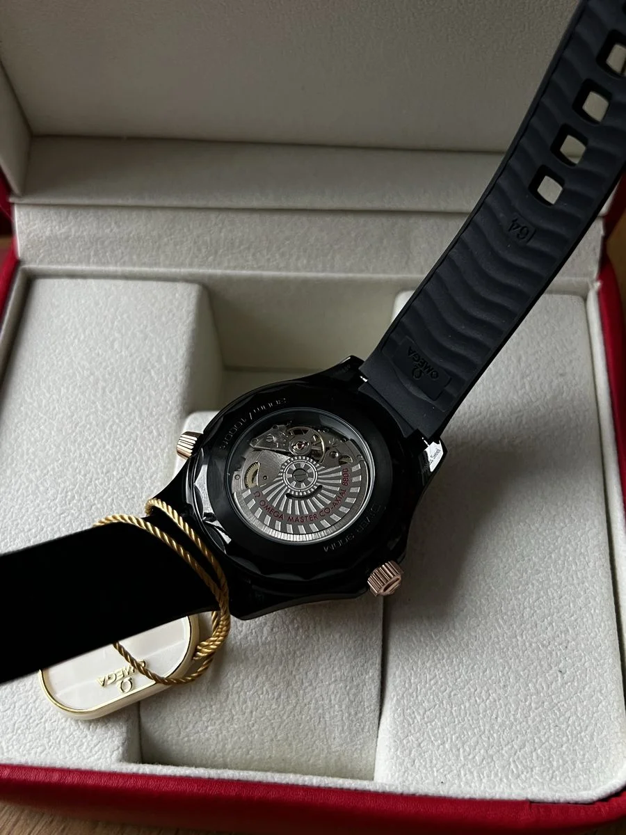 Omega Seamaster Diver 300M Rose Gold and Black 42 mm Rubber Strap — снимка 5