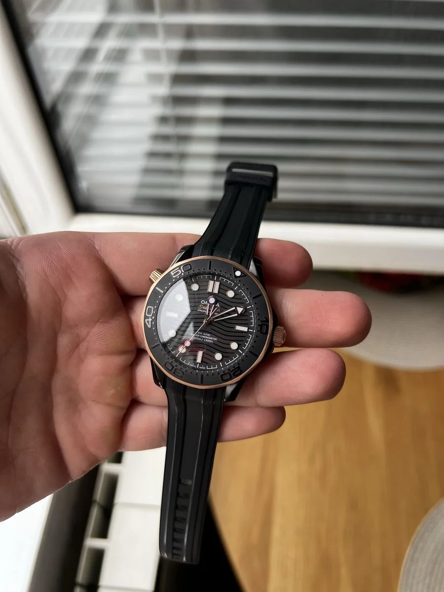 Omega Seamaster Diver 300M Rose Gold and Black 42 mm Rubber Strap — снимка 6