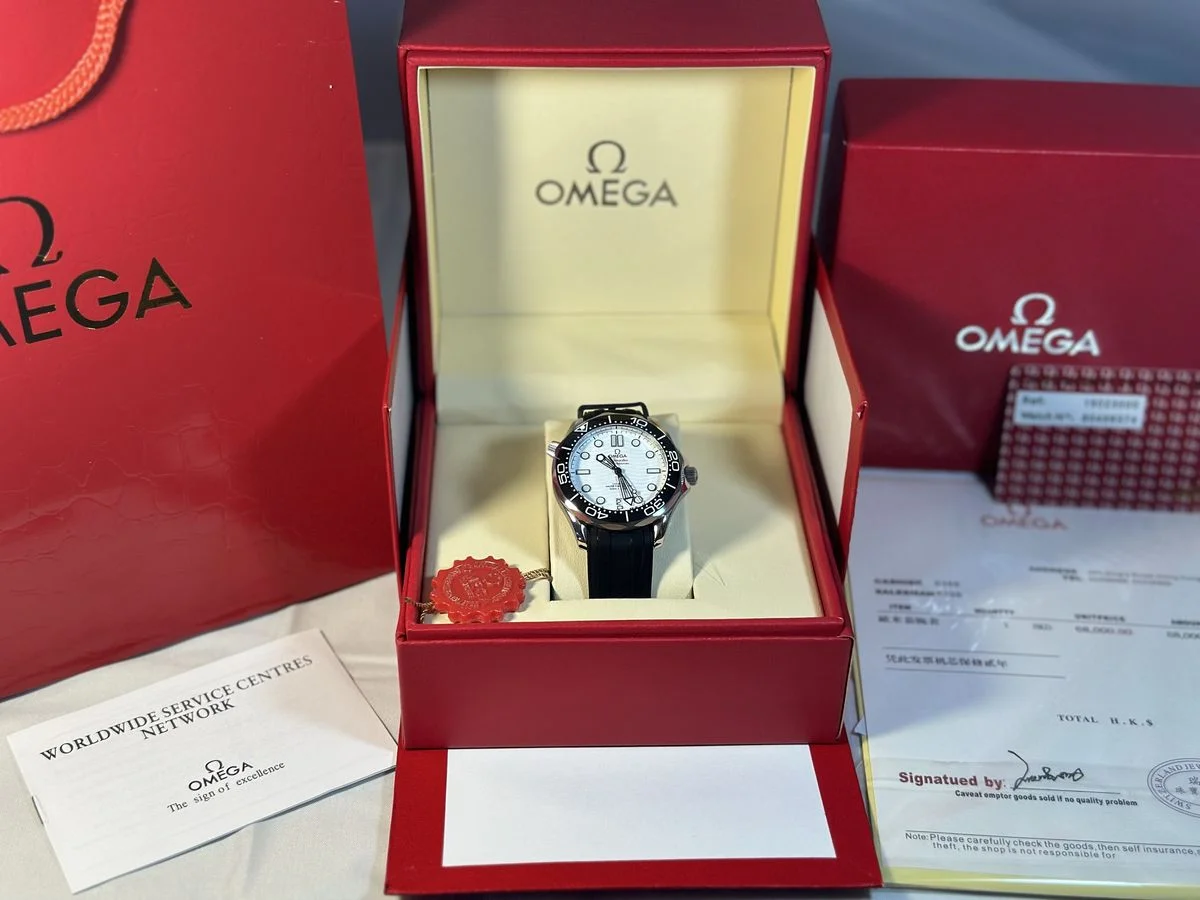Omega Seamaster Diver 300M White Dial Rubber Strap 42 mm — снимка 2