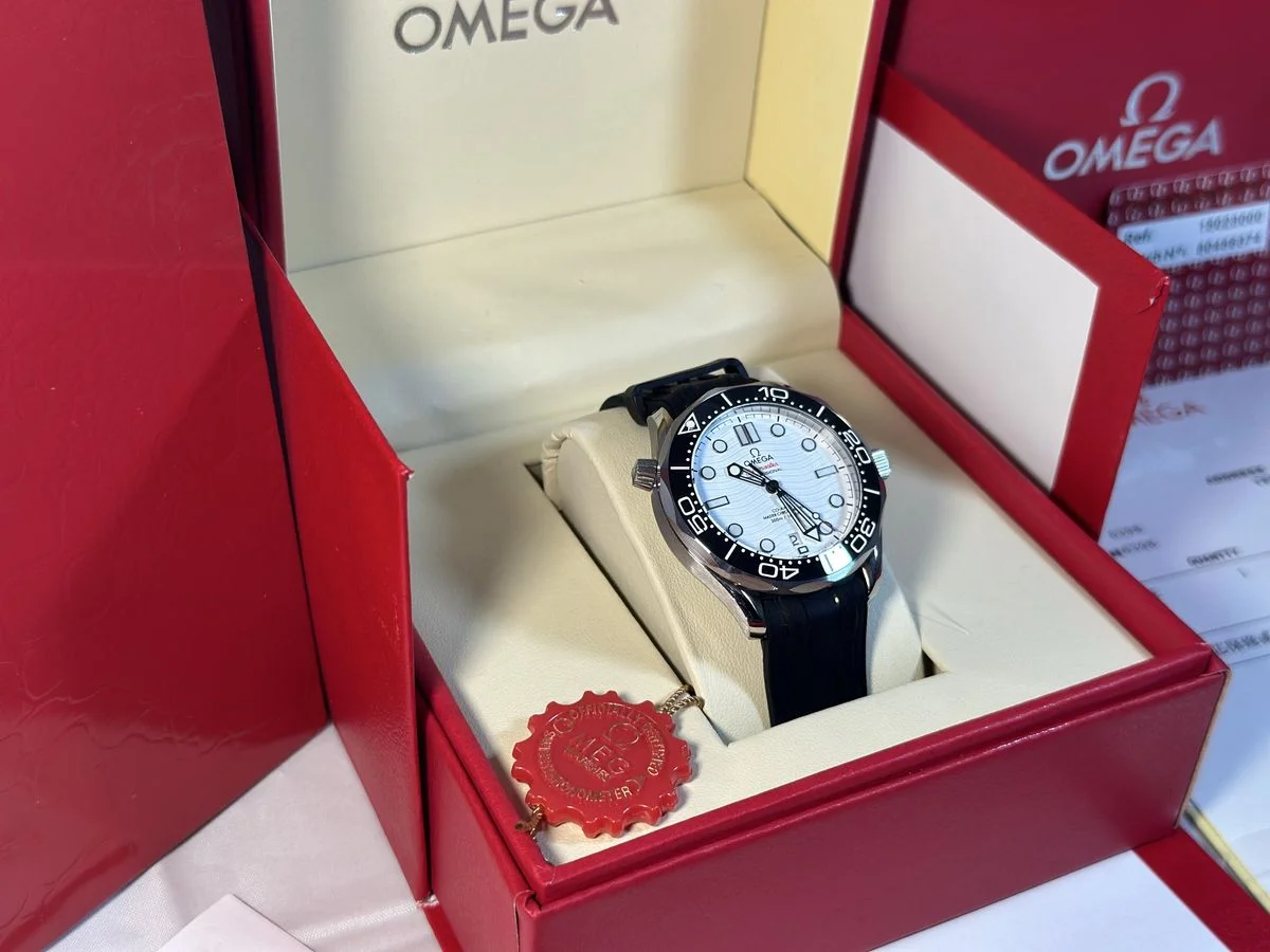 Omega Seamaster Diver 300M White Dial Rubber Strap 42 mm — снимка 3