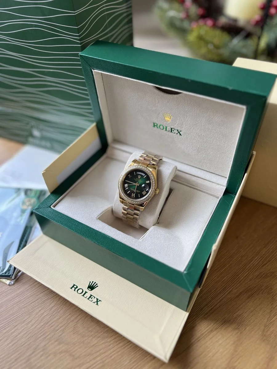 Rolex Day-Date Gold And Green Diamonds 40 mm — снимка 2