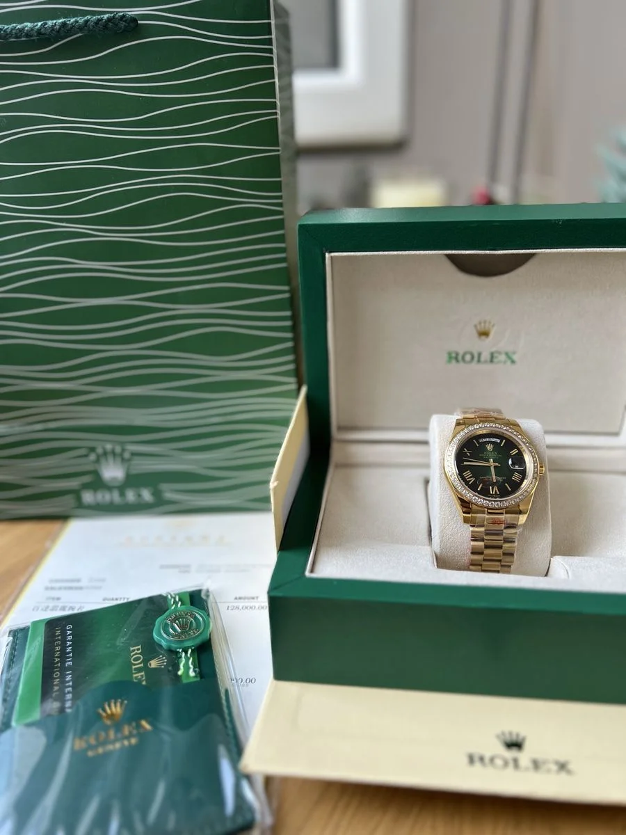 Rolex Day-Date Gold And Green Diamonds 40 mm — снимка 3