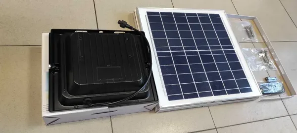 LED Соларен прожектор 100W с отделен панел — снимка 3