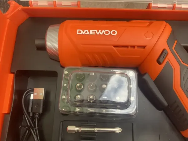 Отвертка акумулаторна DAEWOO DAS40 - Li-ion 3.7V - 33бр. аксесоари — снимка 2