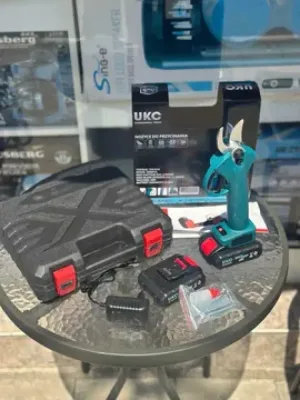Акумулаторна ножица за клони UKC 8500 – 68V, 2 батерии