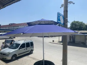 Голям плажен чадър с подвижна клапа/ на две нива /