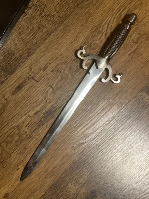 Декоративен кинжал 250х370