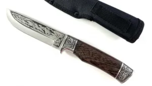 Богато двустранно гравиран ловен нож с инкрустирани вълци 130х255