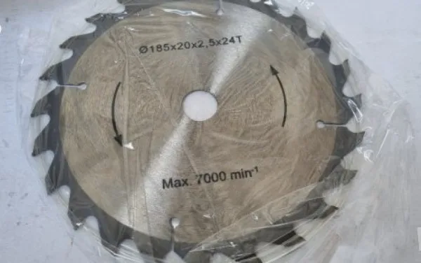 Циркуляр ръчен 1200W — снимка 5