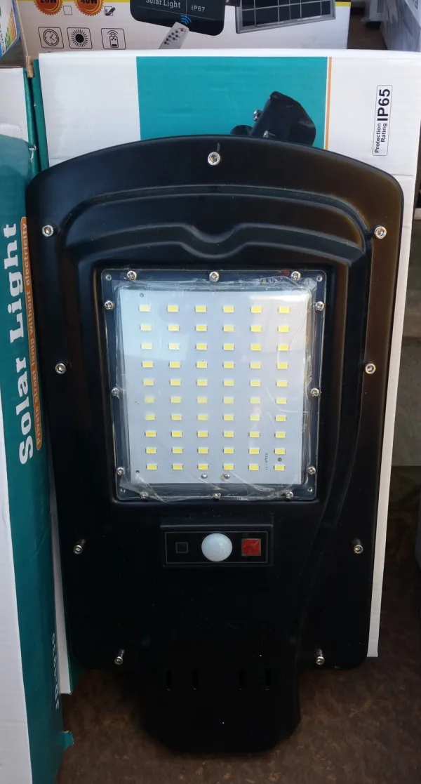 Соларна лампа 30W с pir датчик за движение, IP65 + дистанционно /УЛИЧНА/ ST-1930 — снимка 2